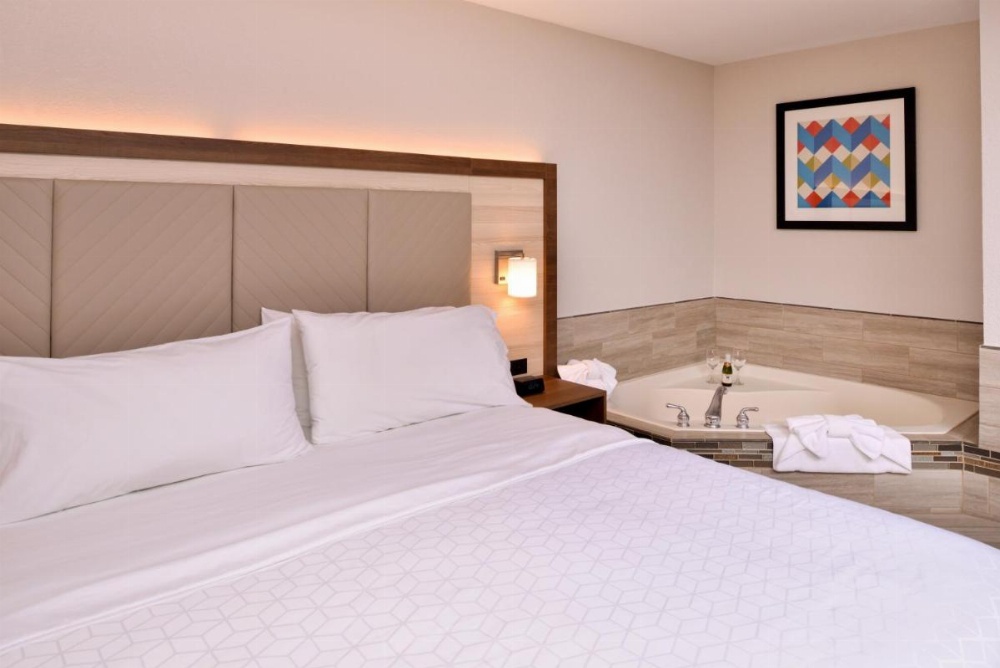 Room image 3