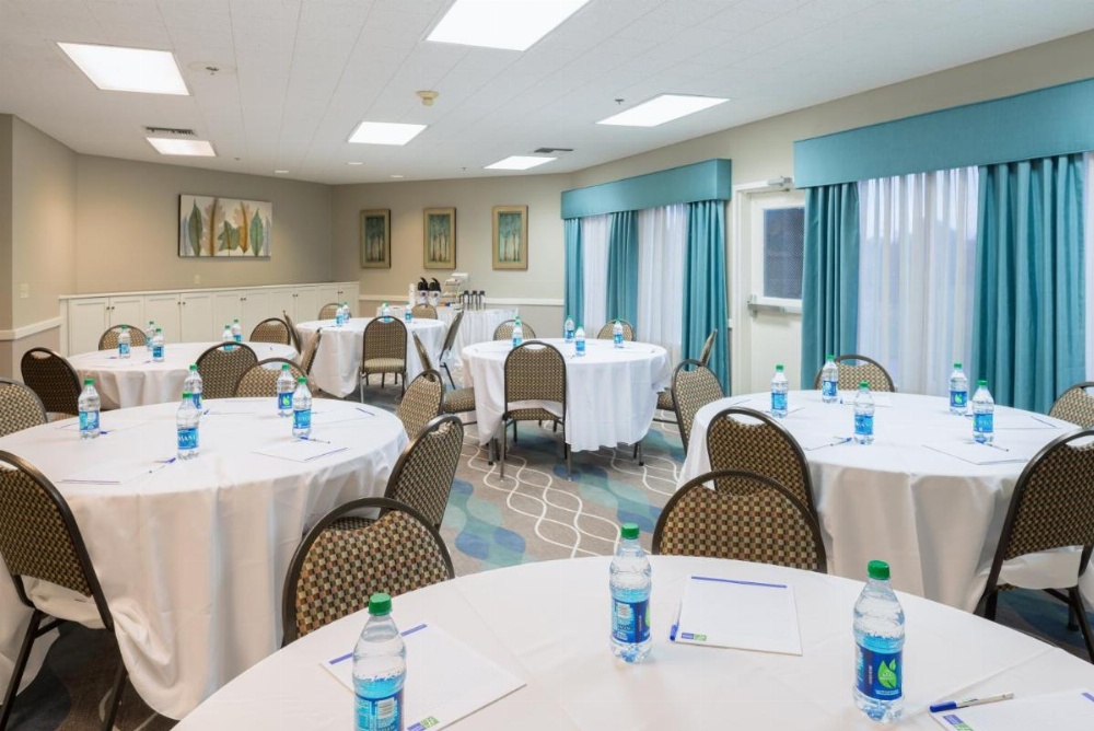 Holiday Inn Express Hotel & Suites Arcata/Eureka-Airport Area